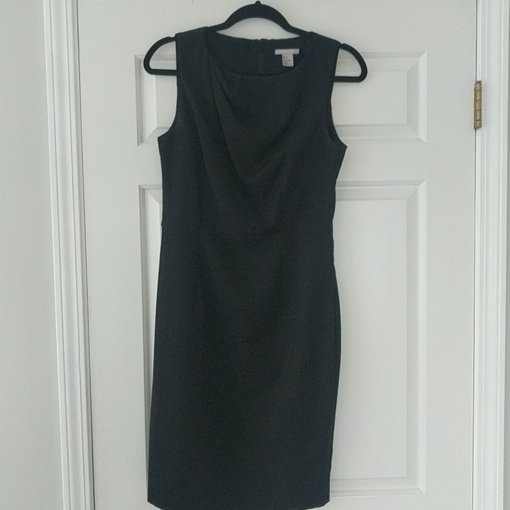Business casual sleeveless black dress